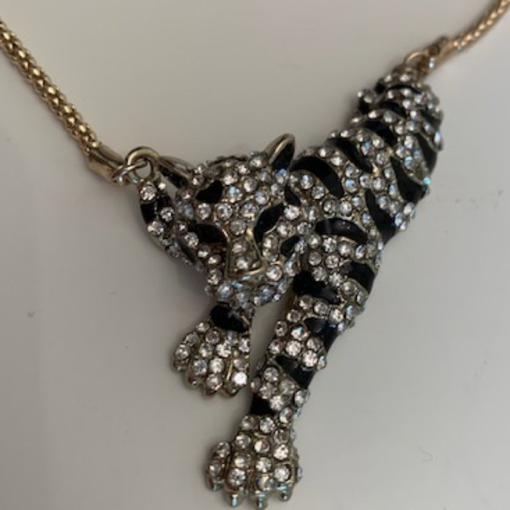 Snow Leopard Rhinestone Necklace - Picture 2 of 3